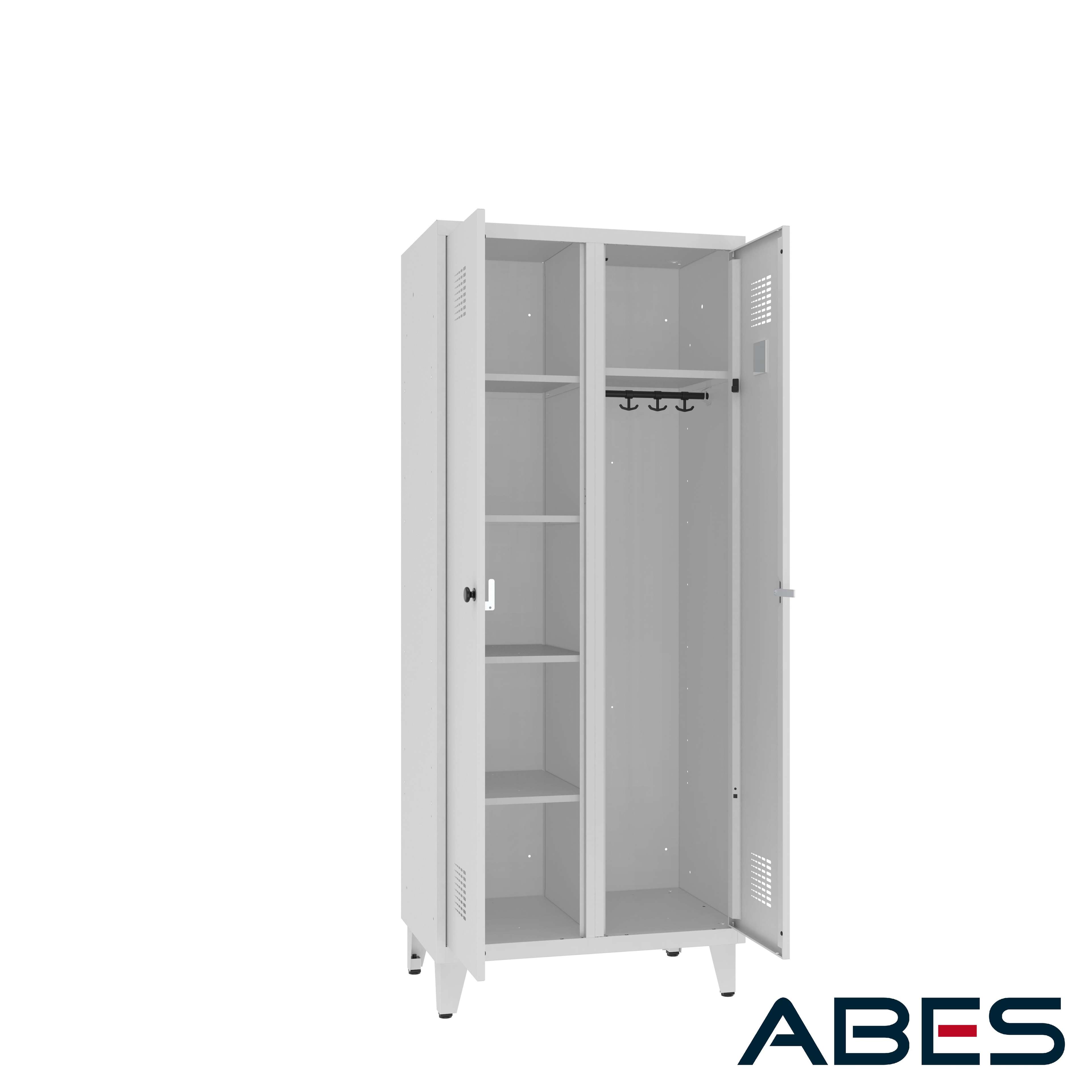 Metalowa szafka na miotły z wentylacją.