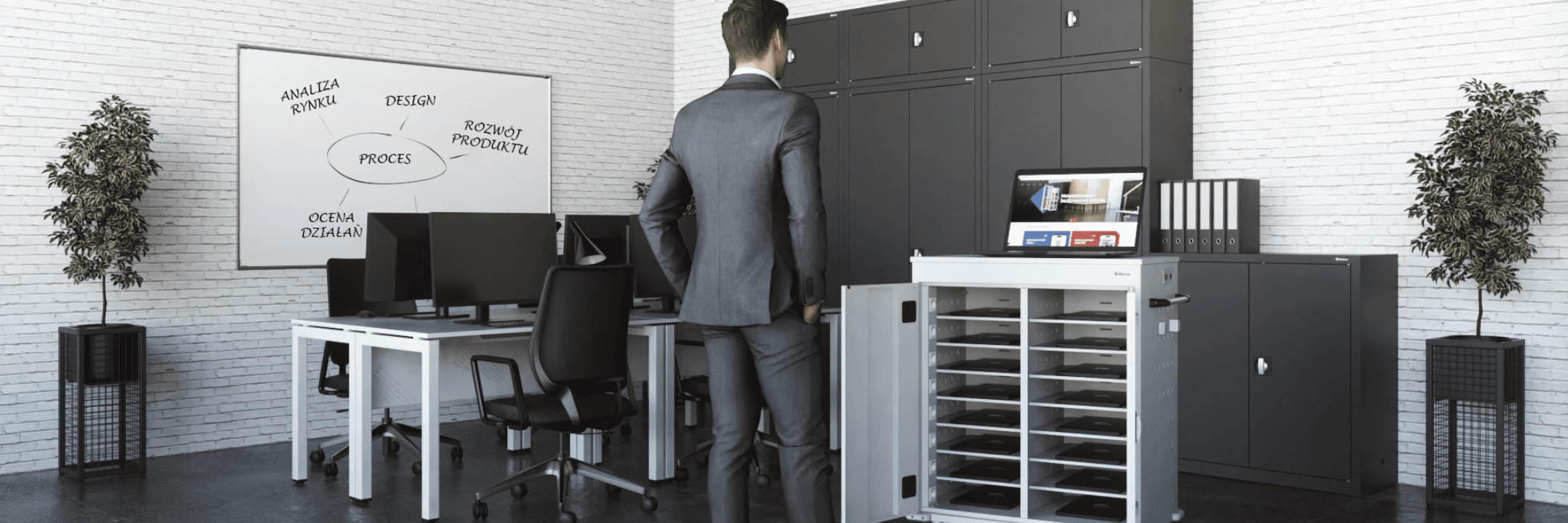 Stoły STB w pracowni informatycznej